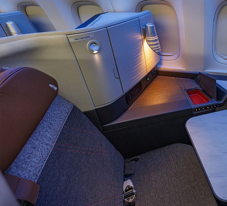 アメリカン航空777-300ER Flagship Suite（2）