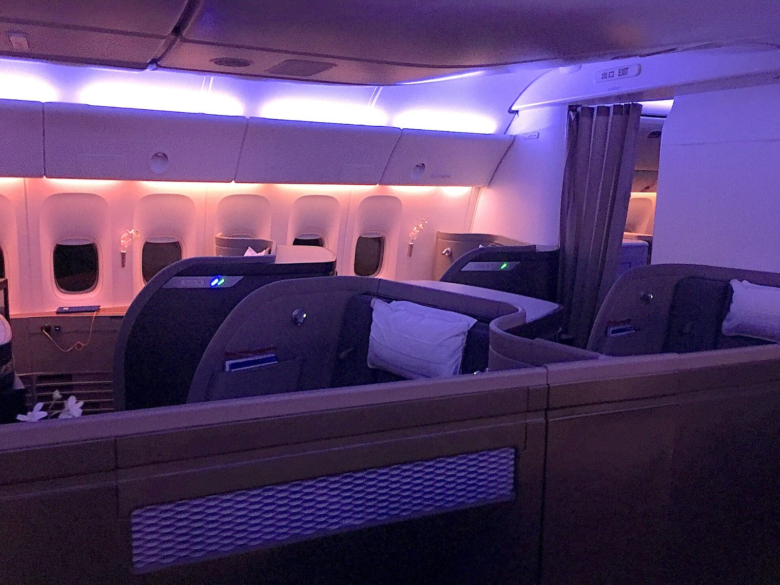 キャセイパシフィック航空 777-300ER ファーストクラス(1)