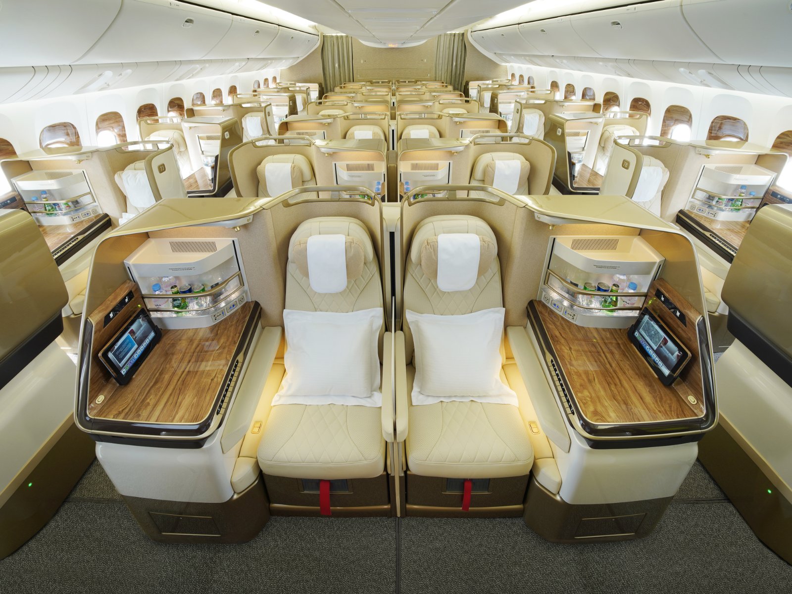 エミレーツ航空 改装777のビジネスクラス（全体）