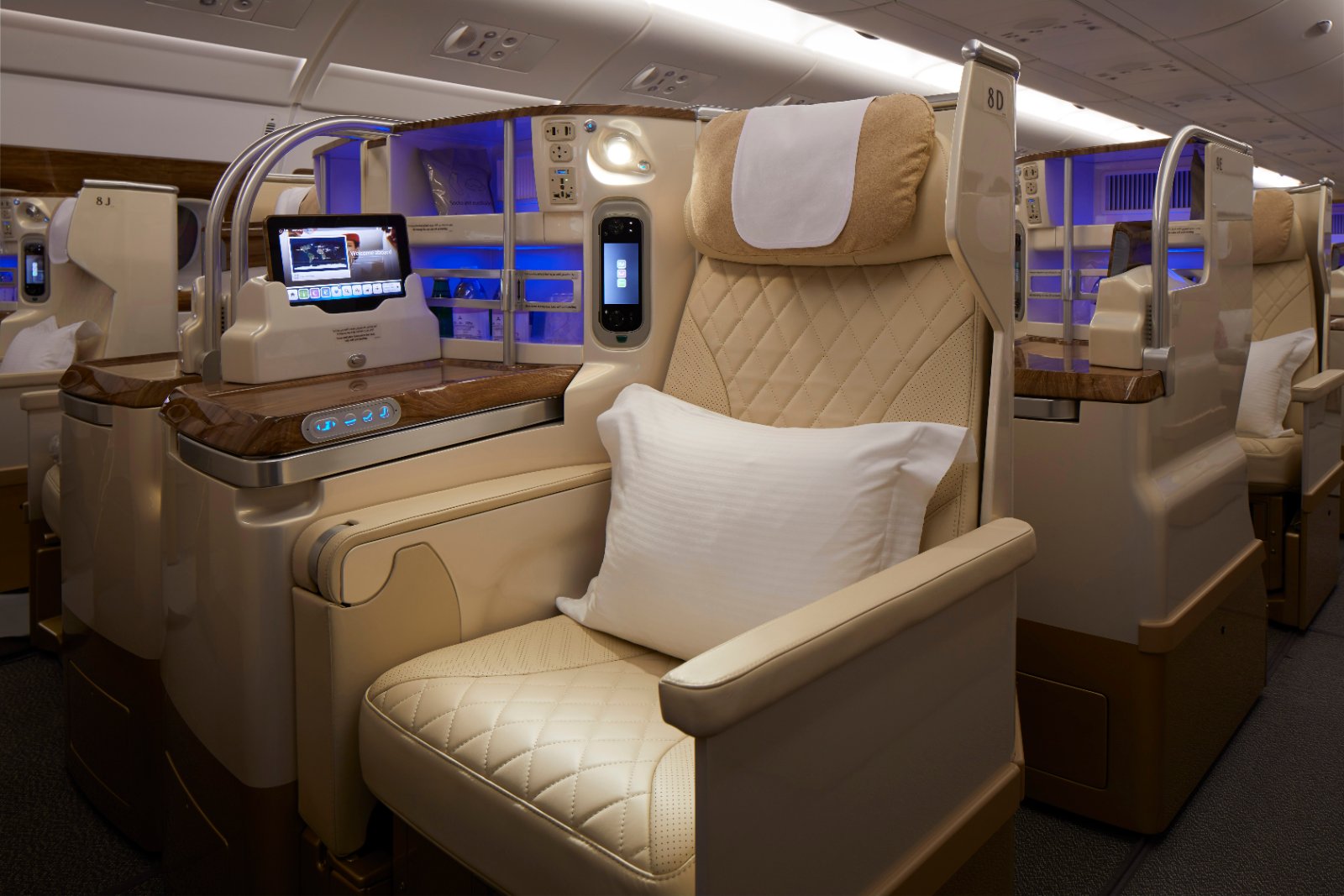エミレーツ航空 A380 新しいビジネスクラスの座席