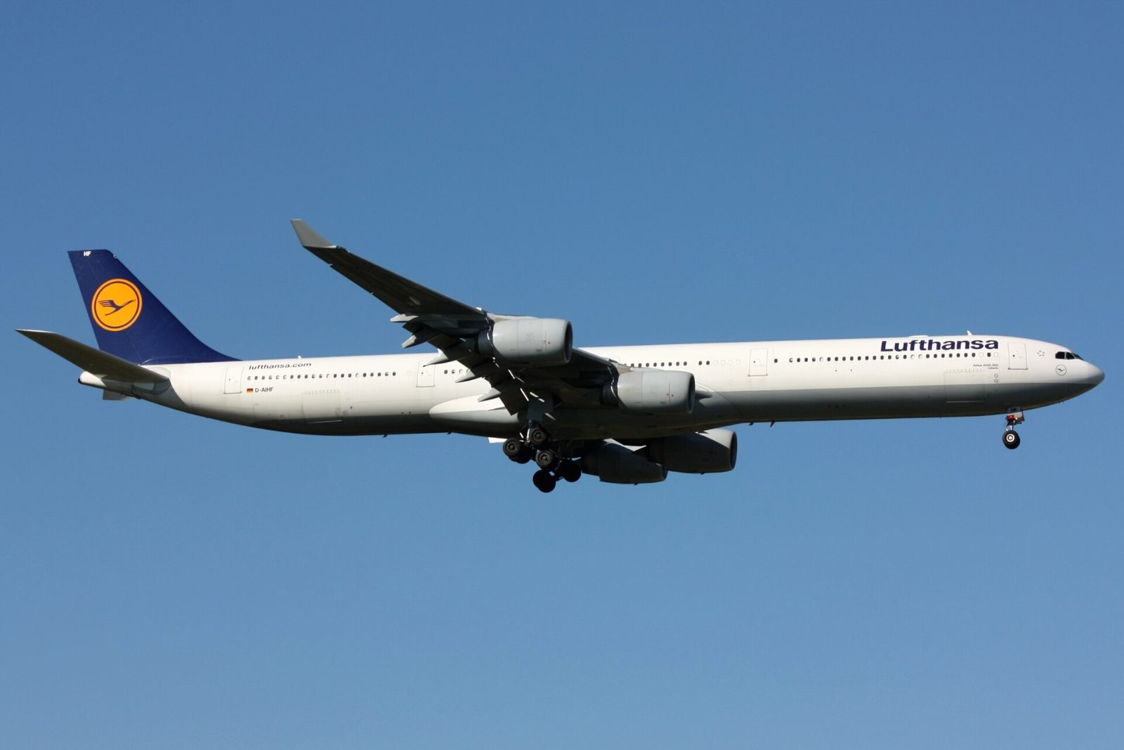 この機種（ルフトハンザのA340-600）の外観
