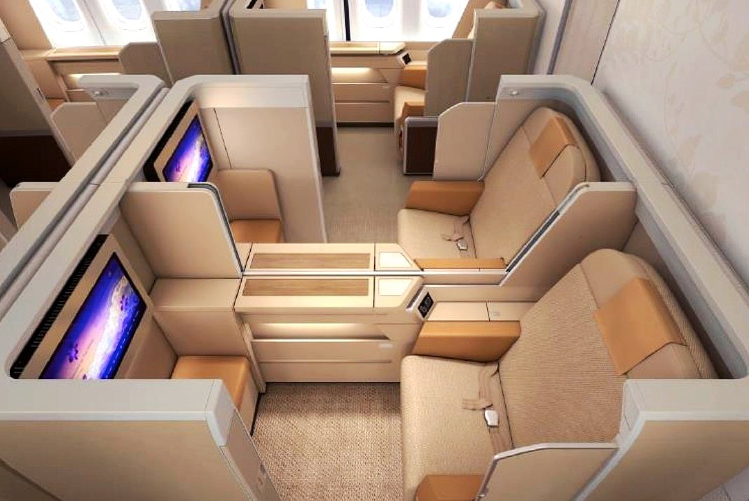 タイ国際航空 ボーイング777-300ER（77Y）のロイヤルファースト