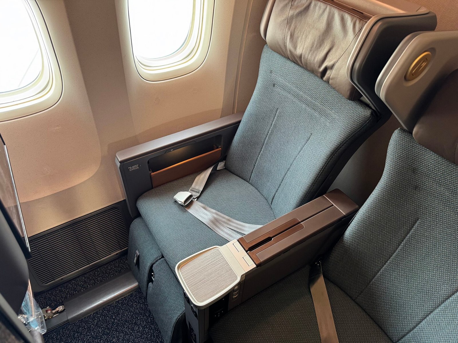 キャセイパシフィック航空 777-300ER プレミアムエコノミー