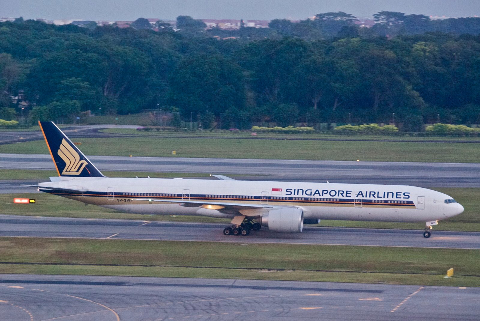 この機種(シンガポール航空の777-300ER)の外観